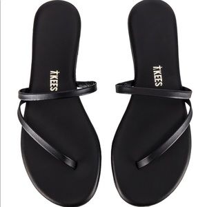 Size 9 sarit Tkees in black